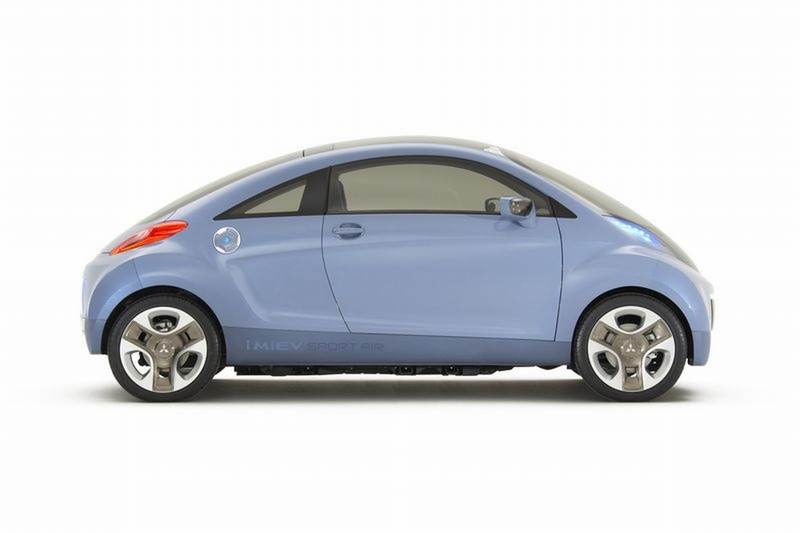 Illustration for article titled Mitsubishi iMiEV Sport Air Concept: Similar Body, Tron-Like Interior